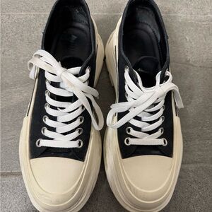 Alexander McQueen Euro 43 fits like us10